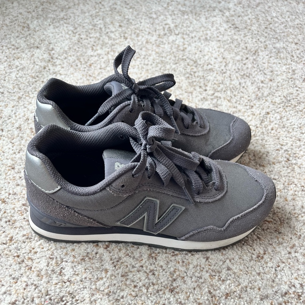 NEW BALANCE 515 Women’s 5 Silver and Gray Athletic Sneakers NEVER WORN
